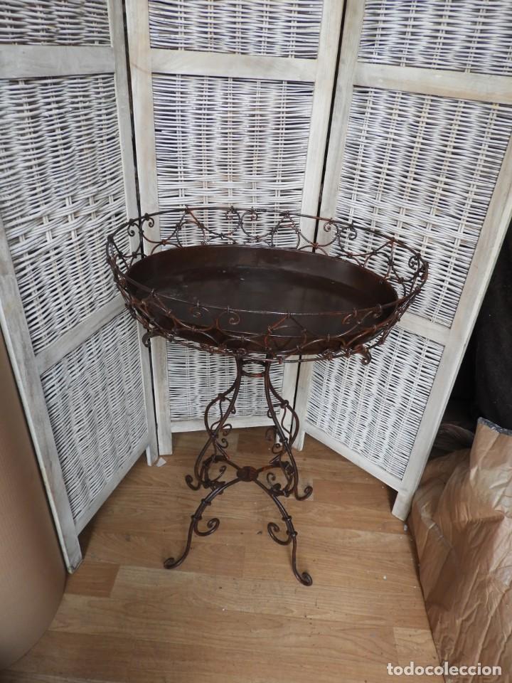 Antig&uuml;edades: MESA DE HIERRO AUXILIAR CON BANDEJA CON FORMA OVAL - Foto 8