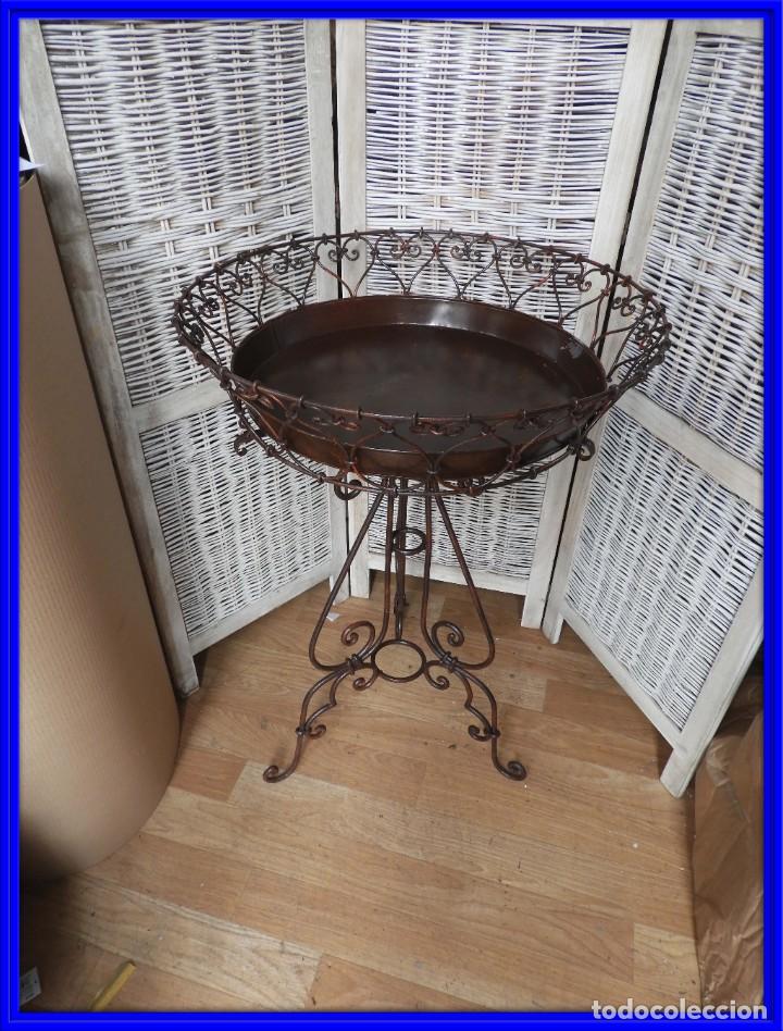 Antig&uuml;edades: MESA DE HIERRO AUXILIAR CON BANDEJA - Foto 1