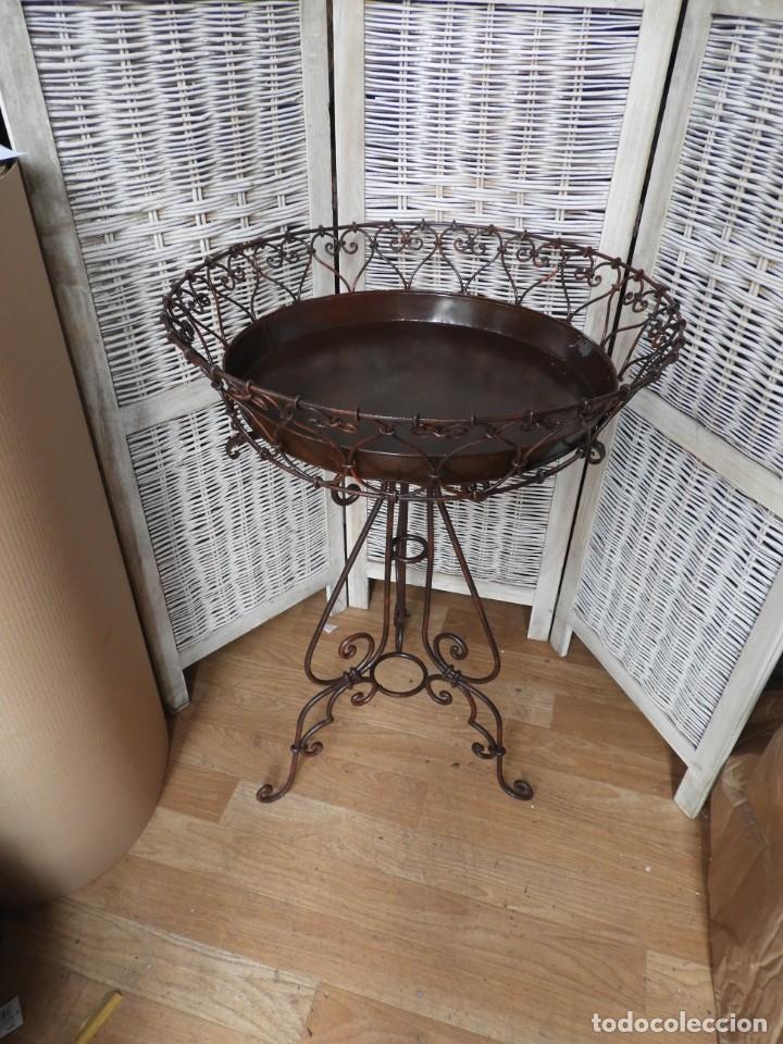 Antig&uuml;edades: MESA DE HIERRO AUXILIAR CON BANDEJA - Foto 6