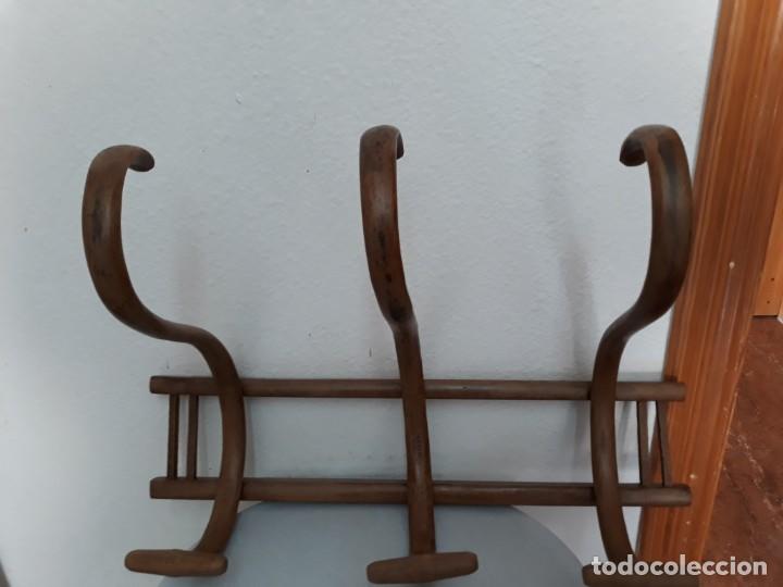 Antig&uuml;edades: Perchero Percha madera 3 soportes largo 50 - Foto 1