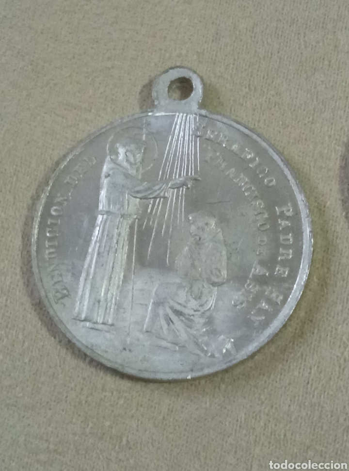 Antig&uuml;edades: Dos medallas San Francisco de As&iacute;s - Foto 3