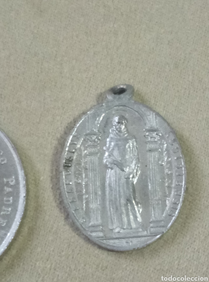 Antig&uuml;edades: Dos medallas San Francisco de As&iacute;s - Foto 4