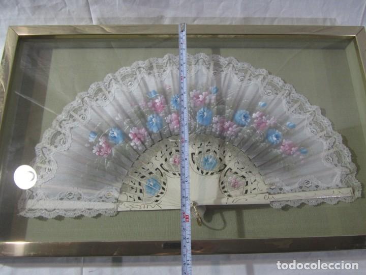 Antig&uuml;edades: Cuadro con abanico de madera pintado a mano - Foto 11