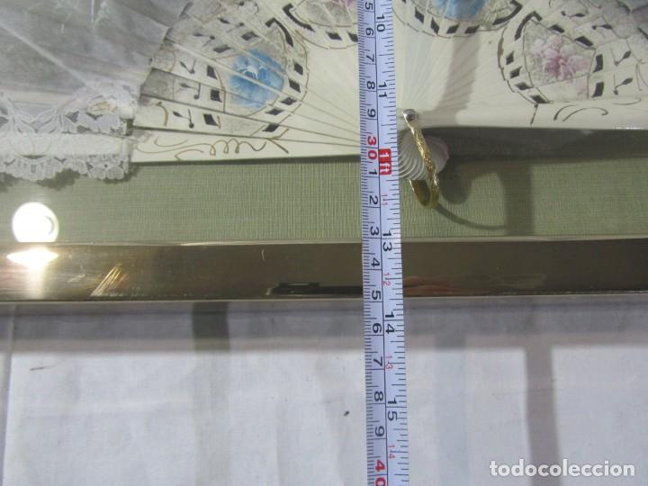 Antig&uuml;edades: Cuadro con abanico de madera pintado a mano - Foto 12