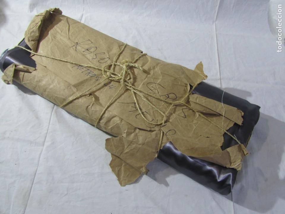 Antigüedades: Bobina o rollo de tela de raso gris sin uso, 24 metros (69 cm de ancho) - Foto 5 - 227721430