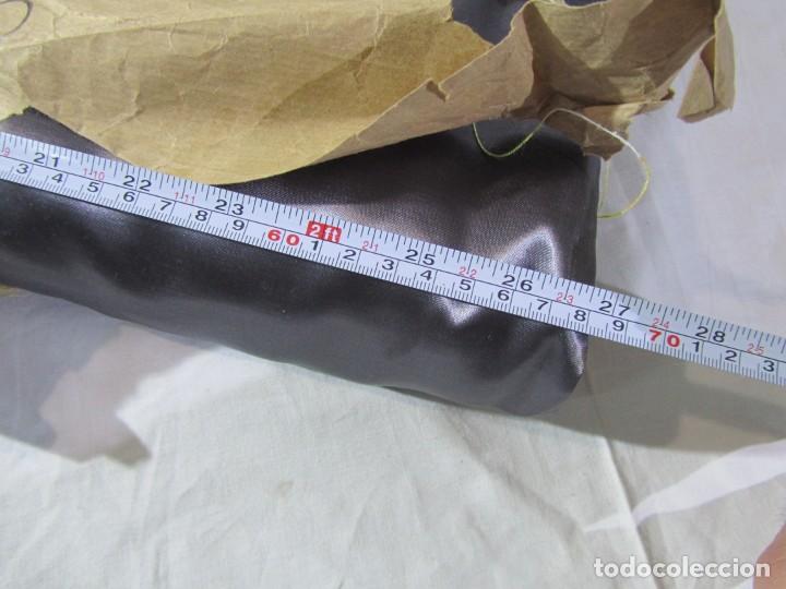 Antigüedades: Bobina o rollo de tela de raso gris sin uso, 24 metros (69 cm de ancho) - Foto 9 - 227721430