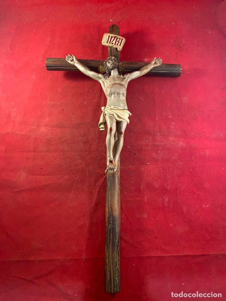 Antig&uuml;edades: Cristo crucificado con cruz de madera - Foto 1