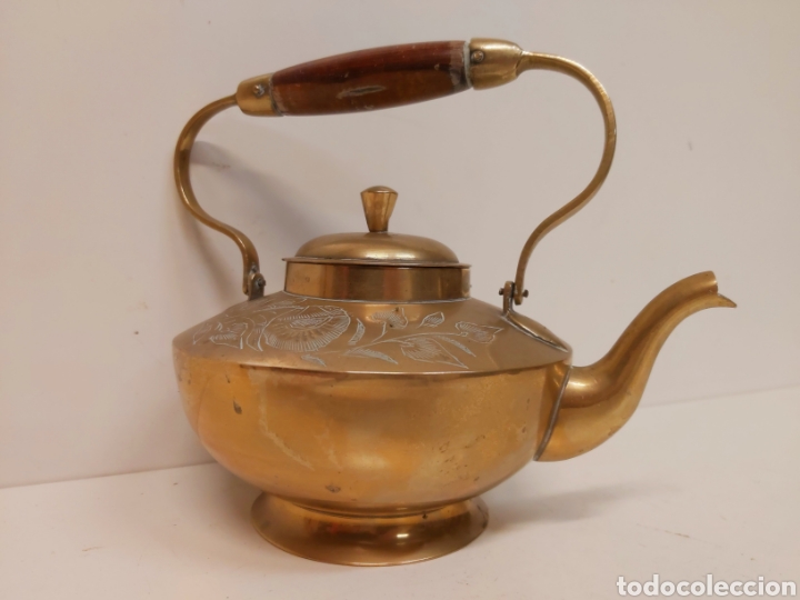 Antig&uuml;edades: Tetera bronce y madera - Foto 1