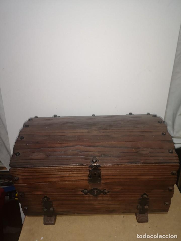 Antig&uuml;edades: Ba&uacute;l de pino - Foto 1