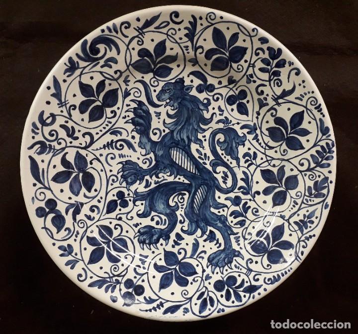 Antig&uuml;edades: Plato cer&aacute;mico con Le&oacute;n, pintado a mano. - Foto 1