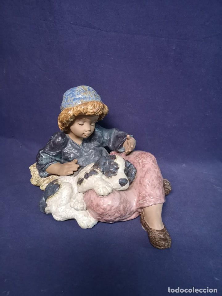 Antig&uuml;edades: GRANJERA CON PERRO EN PORCELANA LLADRO - Foto 1