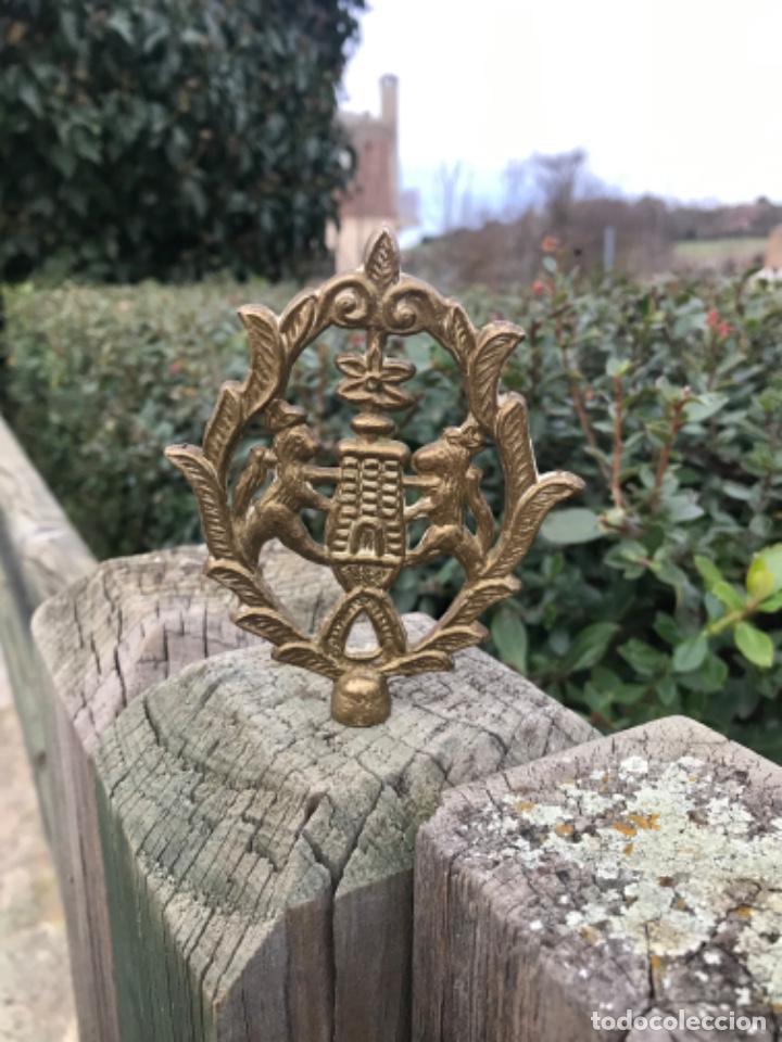Antig&uuml;edades: Medalla vara, emblema metal - Foto 1