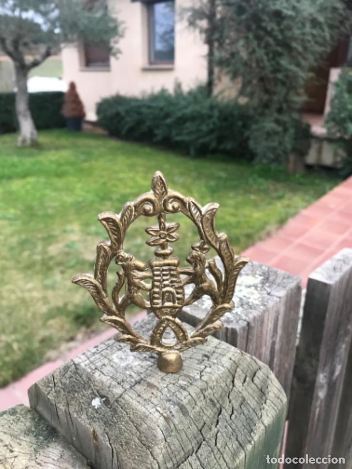 Antig&uuml;edades: Medalla vara, emblema metal - Foto 4