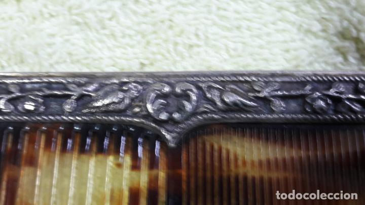 Antig&uuml;edades: PEINE CON SOPORTE PLATA REPUJADA - Foto 5