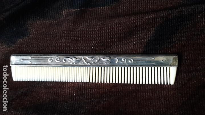Antig&uuml;edades: PEINE CON SOPORTE PLATA REPUJADA - Foto 1