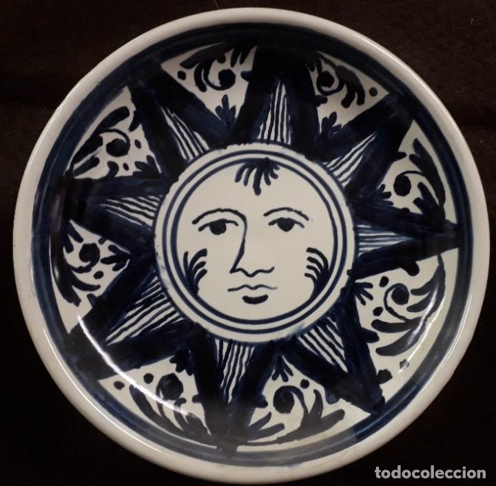 Antig&uuml;edades: Plato cer&aacute;mico sol azul cobalto - Foto 1