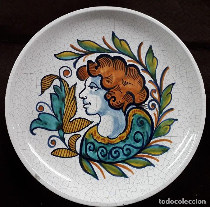 Antig&uuml;edades: Plato cer&aacute;mico cara de joven. - Foto 1