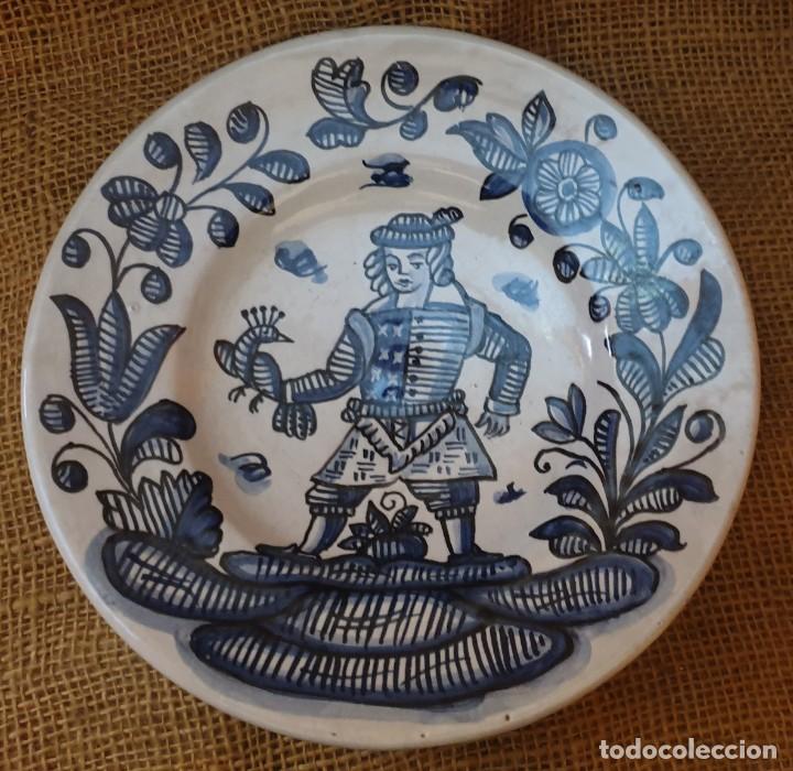 Antig&uuml;edades: Plato cer&aacute;mico en azul cobalto. - Foto 1