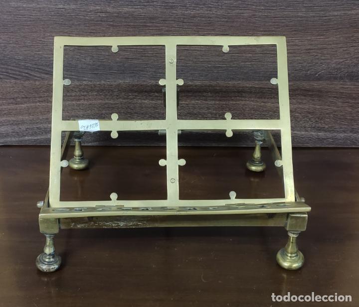 Antig&uuml;edades: ANTIGUO ATRIL DE BRONCE, FINAL S. XIX - Foto 2