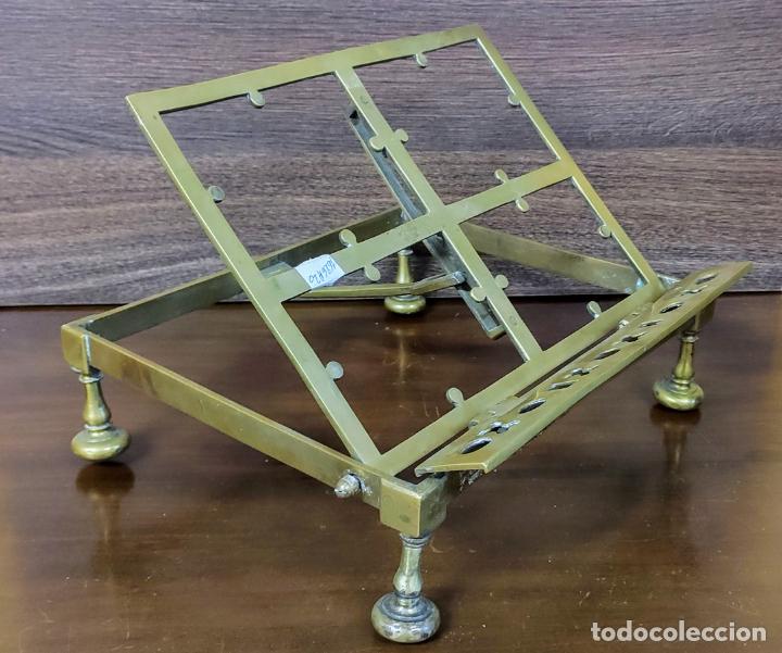 Antig&uuml;edades: ANTIGUO ATRIL DE BRONCE, FINAL S. XIX - Foto 1
