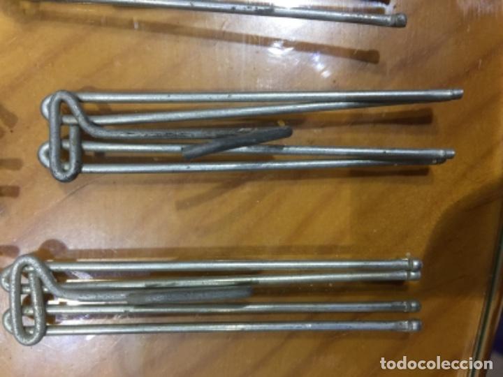 Antig&uuml;edades: Ganchos de cortinas - Foto 2