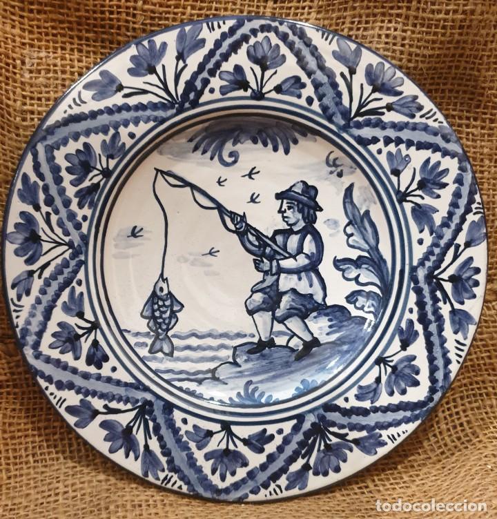 Antig&uuml;edades: Plato cer&aacute;mico con pescador. - Foto 1