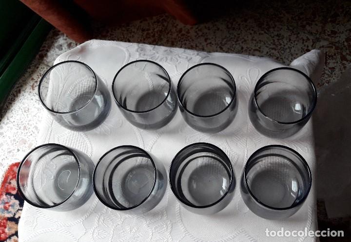 Antig&uuml;edades: 8 Vasos de licor ahumados - Foto 2