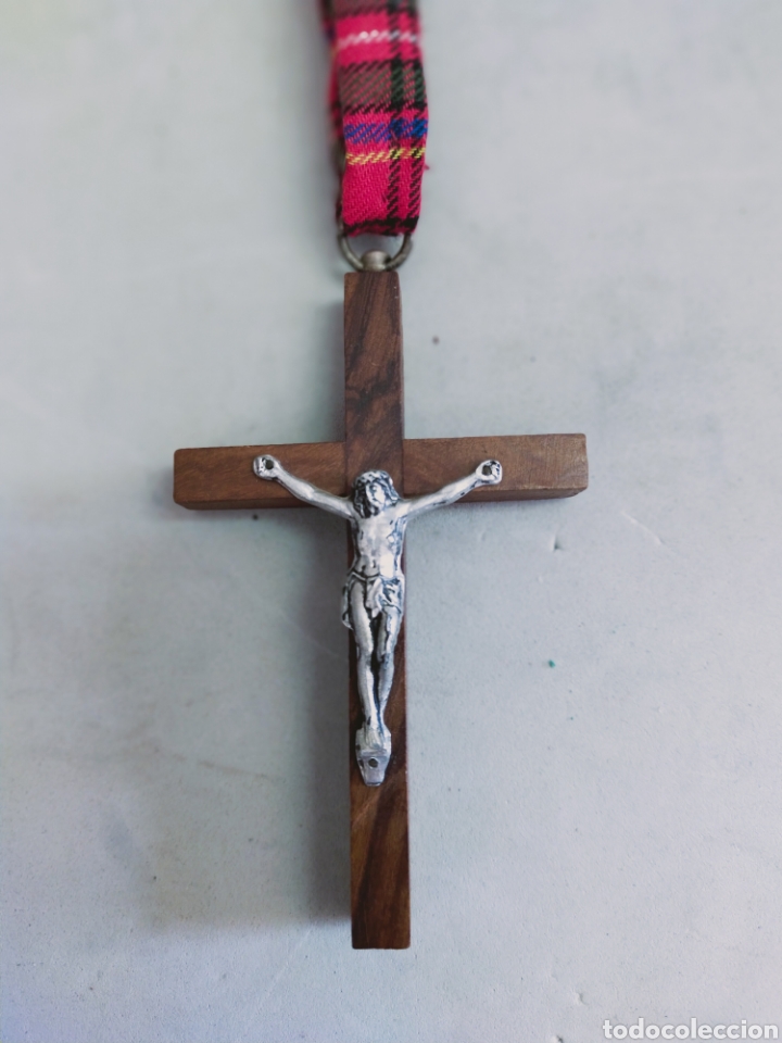 Antig&uuml;edades: CRUZ DE MADERA CON CORDON DE TELA - Foto 2