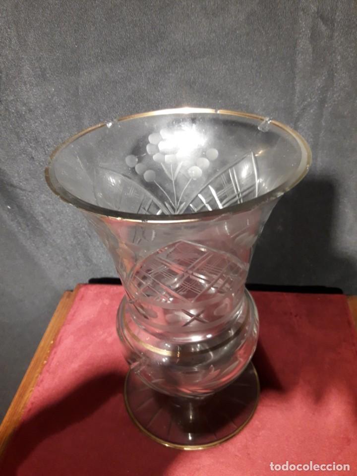 Antig&uuml;edades: Florero de cristal - Foto 2