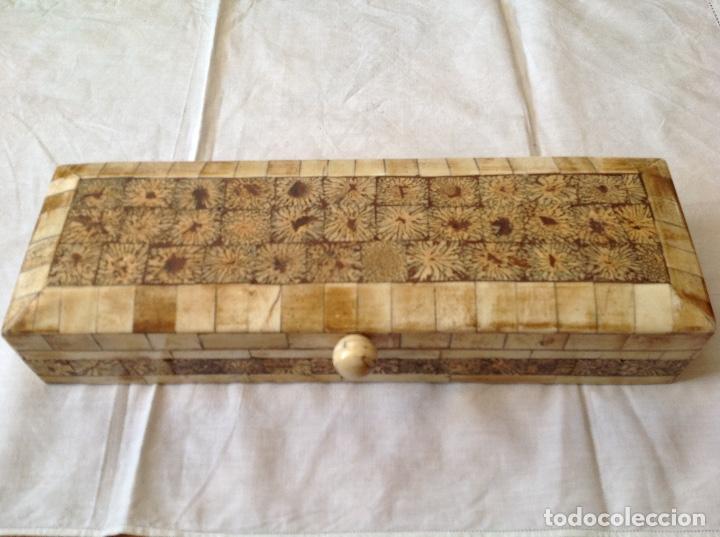 Antig&uuml;edades: Caja rectangular India de hueso grabado. - Foto 1