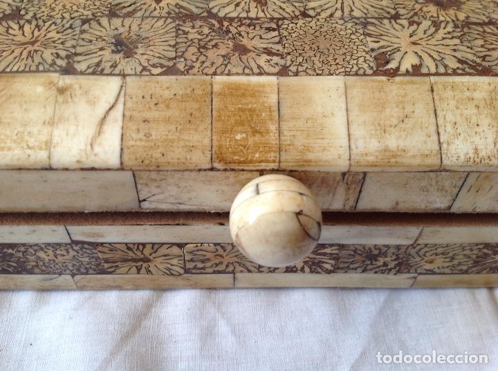 Antig&uuml;edades: Caja rectangular India de hueso grabado. - Foto 5
