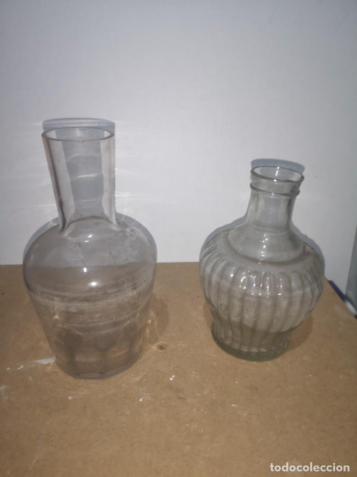 Antiguidades: Botellas antiguas de cristal para mesita de noche