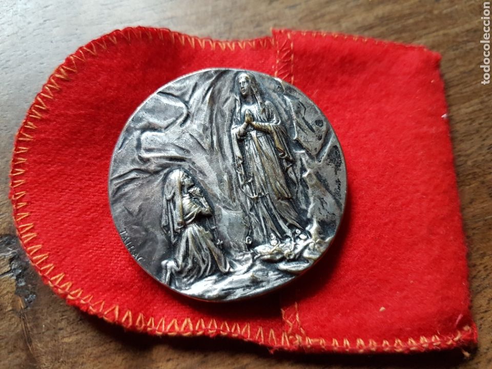 Antig&uuml;edades: Placa plateada de Lourdes para clavar en puerta - Foto 1