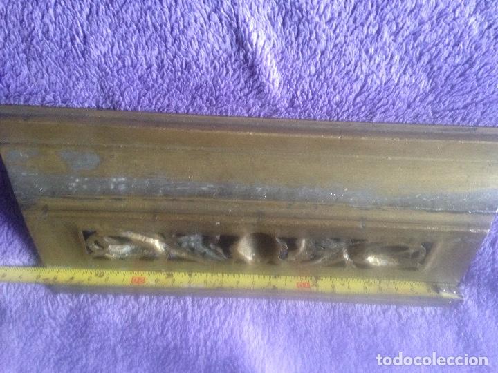 Antig&uuml;edades: Moldura bronce macizo angel - Foto 3