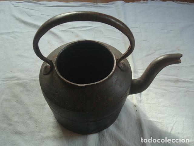 Antig&uuml;edades: Cafetera de hierro fundido antigua. - Foto 2