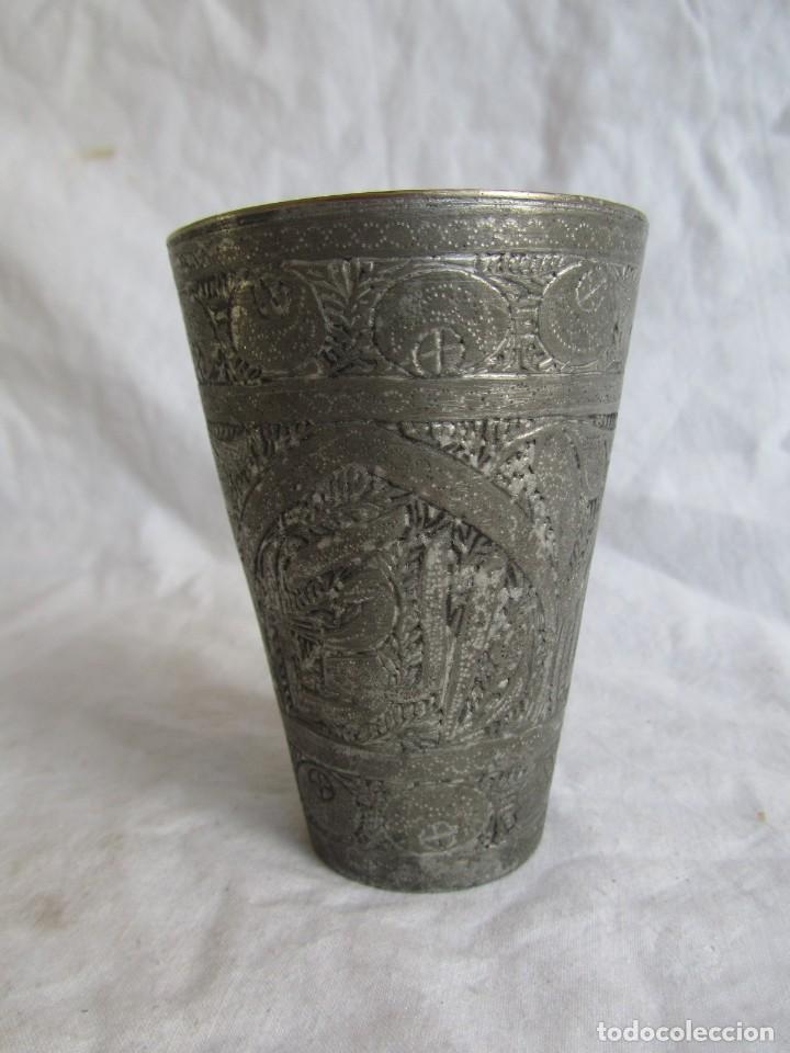 Antig&uuml;edades: Antiguo vaso de metal blanco - Foto 4