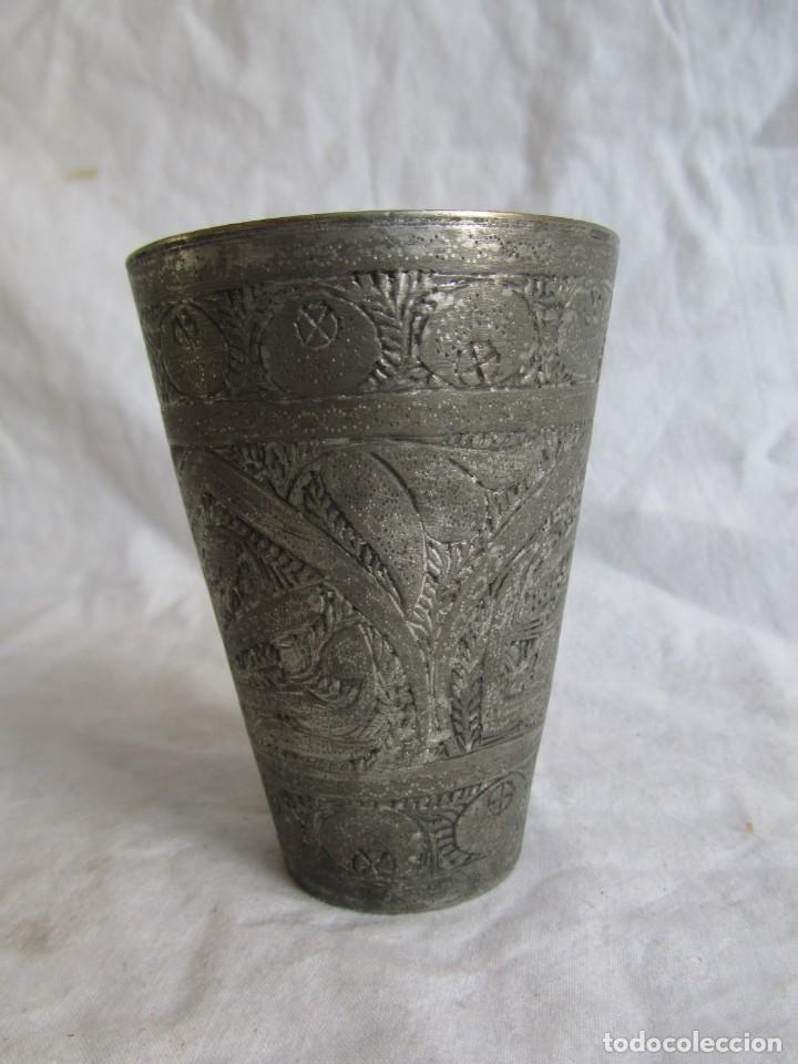 Antig&uuml;edades: Antiguo vaso de metal blanco - Foto 5