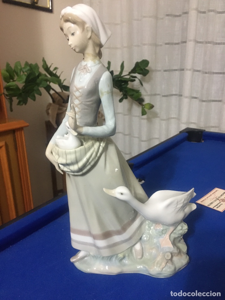 Antig&uuml;edades: Mujer acompa&ntilde;ada de cisne Lladr&oacute; - Foto 1