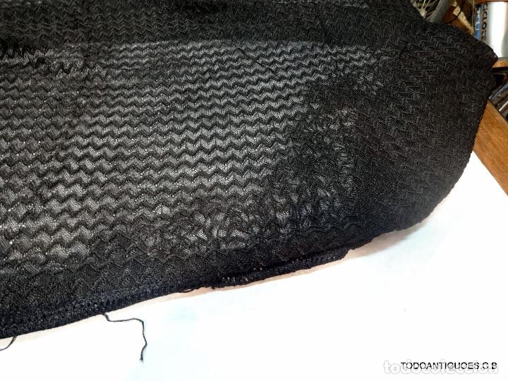 Antig&uuml;edades: manton negro de hilo, tipo ganchillo - Foto 3