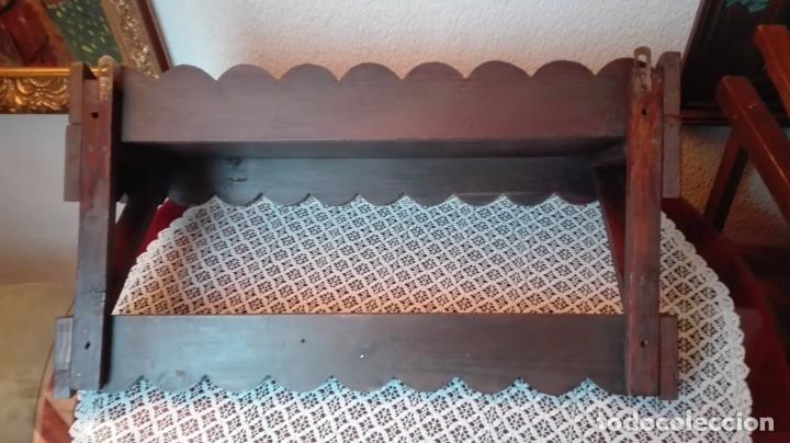 Antig&uuml;edades: Repisa con enganches para colgar - Foto 7