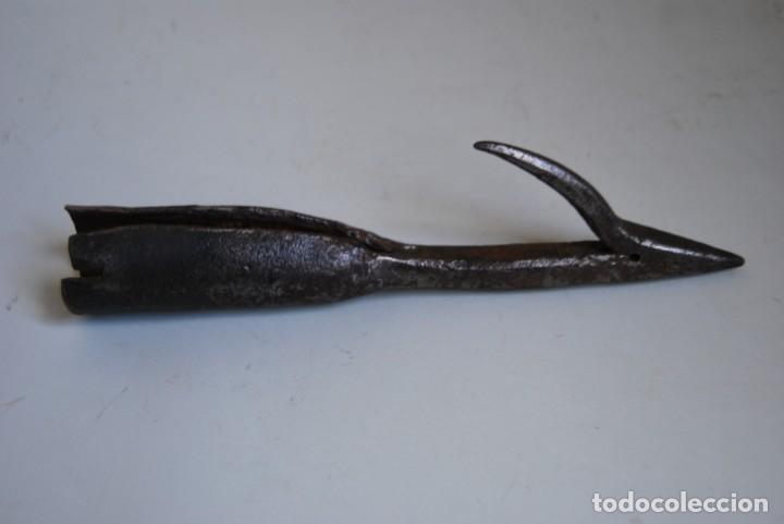 Antig&uuml;edades: ARP&Oacute;N DE HIERRO - PESCA - Foto 1
