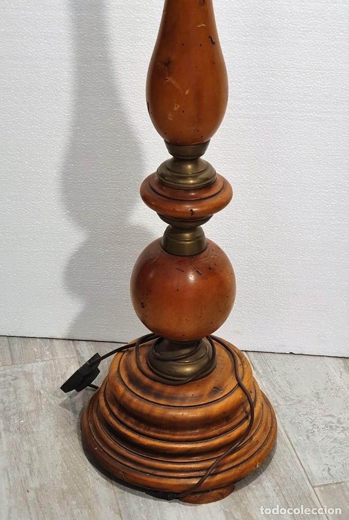 Antig&uuml;edades: - LAMPARA DE PIE EN MADERA - Foto 2