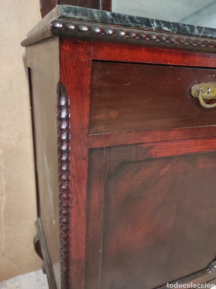 Antig&uuml;edades: Antigua c&oacute;moda con espejo a juego. - Foto 4