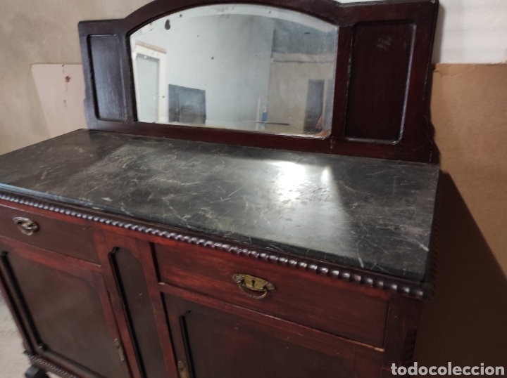 Antig&uuml;edades: Antigua c&oacute;moda con espejo a juego. - Foto 13