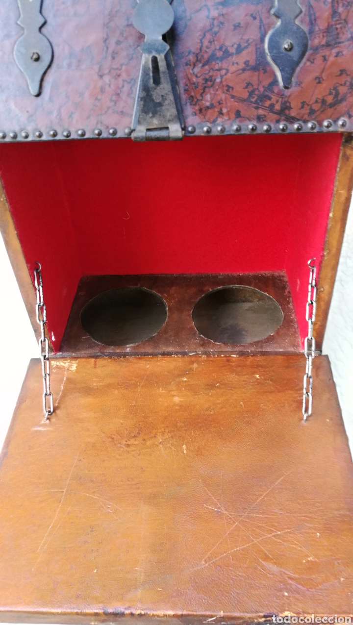 Antig&uuml;edades: PRECIOSO BOTELLERO MADERA Y CUERO TIPO COFRE - Foto 8