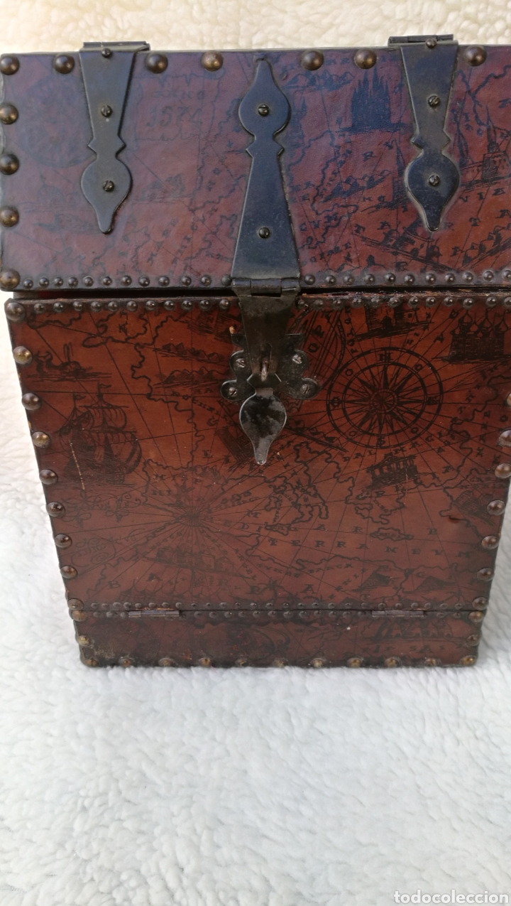 Antig&uuml;edades: PRECIOSO BOTELLERO MADERA Y CUERO TIPO COFRE - Foto 1