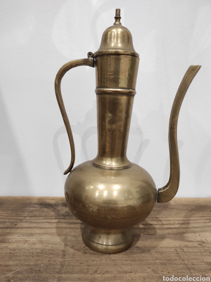 Oggetti Antichi: Preciosa tetera de bronce. Pesada.28cm
