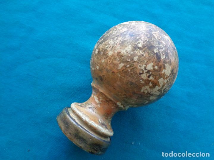 Antig&uuml;edades: ANTIGUA BOLA DE ESCALERA - Foto 1