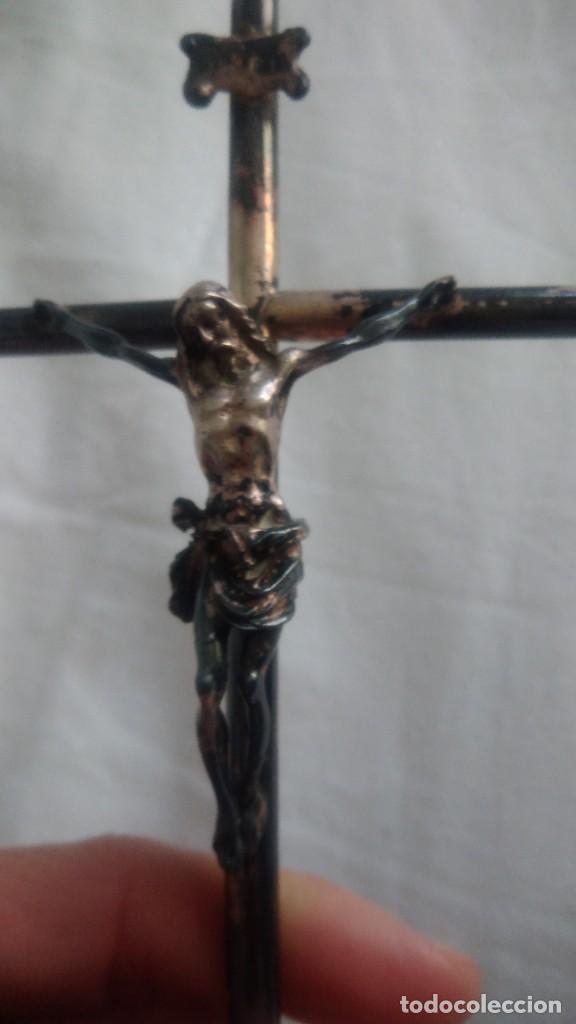 Antig&uuml;edades: CRUCIFIJO DE PLATA SOBRE BASE DE MADERA - Foto 5