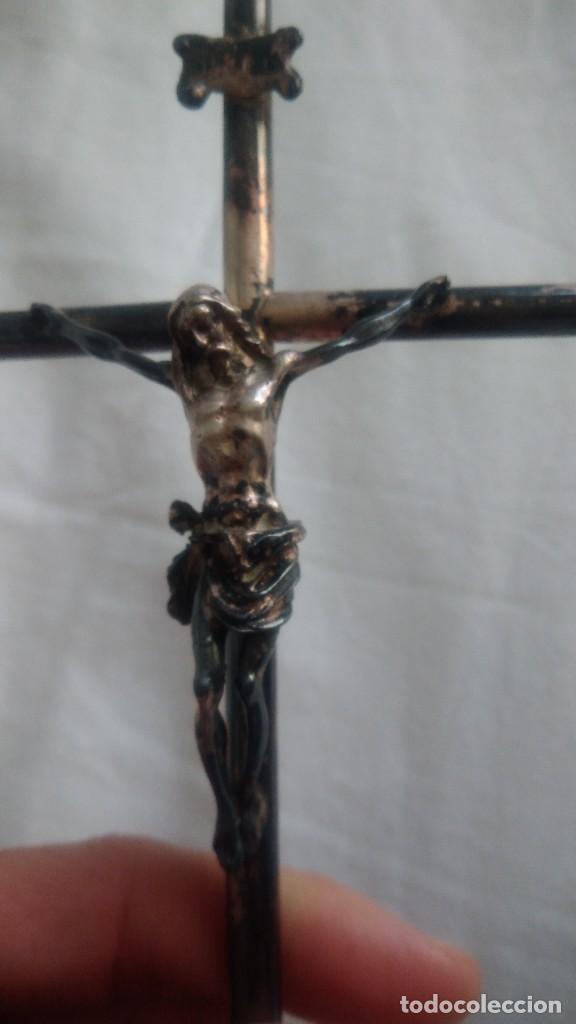 Antig&uuml;edades: CRUCIFIJO DE PLATA SOBRE BASE DE MADERA - Foto 6